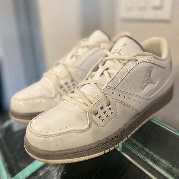 Vintage Nike Boys Air Jordan Flight Low White Size (GS)